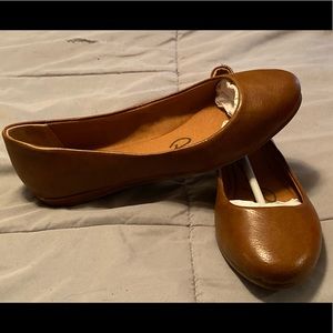NWT American Rag tan flat